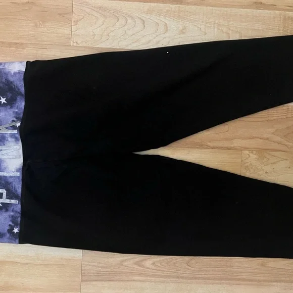 Pink Victoria Secret MLB NY Yankees Capri leggings yoga pants baseball - Picture 3 of 6